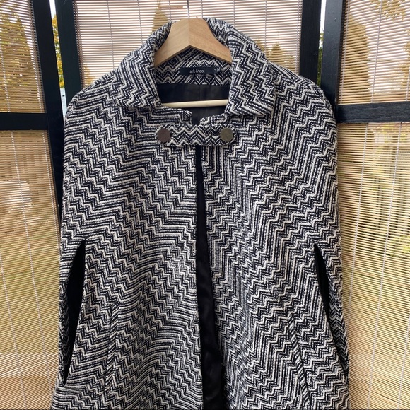 Black and white cape - Picture 3 of 6